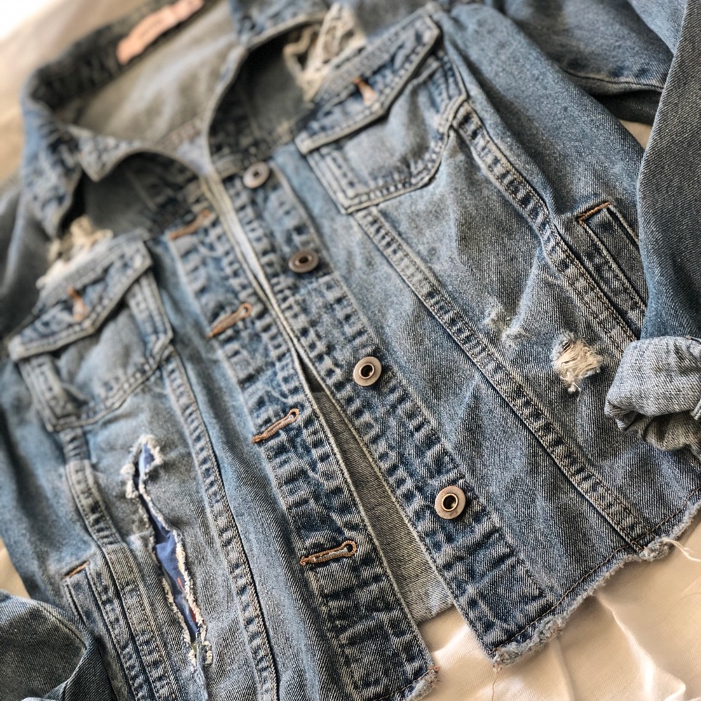 Denim jacket with a handmade patch! - Picture 4 of 4